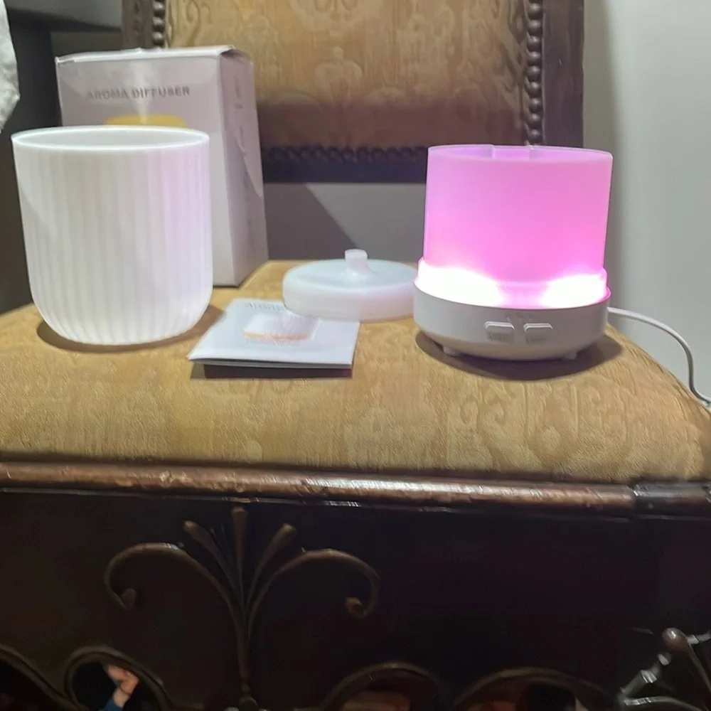 Aroma Diffuser - White with mist and colors NIB